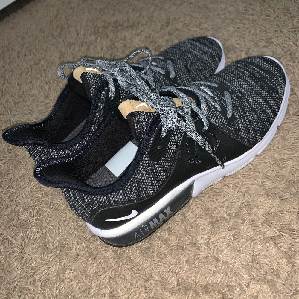 nike airmax tennis shoes